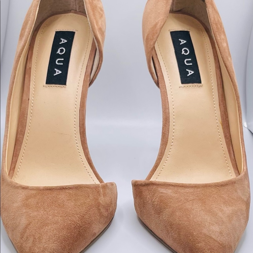 New women Nude pumps, size 9